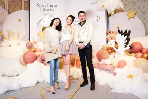 安以轩为小女儿举办双满月宴幸福美照图片_9