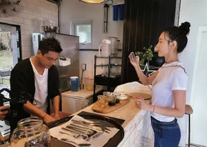 朱孝天与妻子出游帅气甜美恩爱甜蜜美照图片