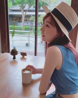 王心凌双麻花辫皮肤白嫩少女感十足自拍图片第1张