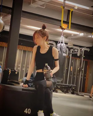 王心凌双麻花辫皮肤白嫩少女感十足自拍图片