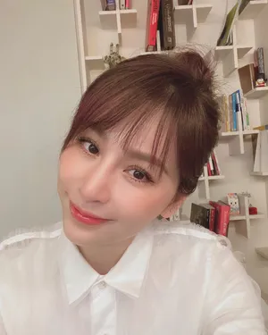 王心凌双麻花辫皮肤白嫩少女感十足自拍图片_3