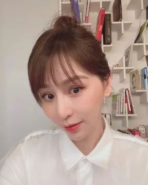 王心凌双麻花辫皮肤白嫩少女感十足自拍图片_5