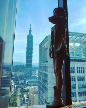 陈若仪身材苗条皮衣又美又飒美腿写真图片