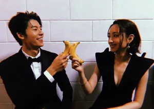 柯佳嬿长发长黑裙魅力时尚美照图片第1张