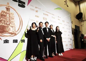 柯佳嬿长发长黑裙魅力时尚美照图片_3
