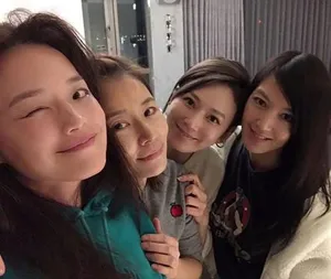 林心如舒淇杨谨华闺蜜聚会自拍美照图片_1