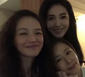 林心如舒淇杨谨华闺蜜聚会自拍美照图片_2