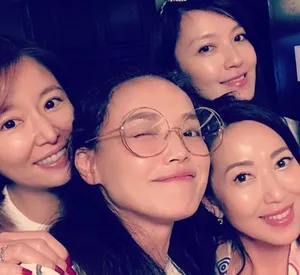 林心如舒淇杨谨华闺蜜聚会自拍美照图片_3