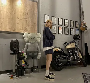 杨丞琳短裤美腿简约时尚美照图片_3