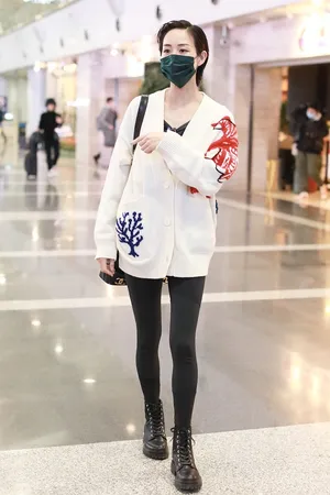 张钧甯针织毛衣时髦可爱机场照图片_1
