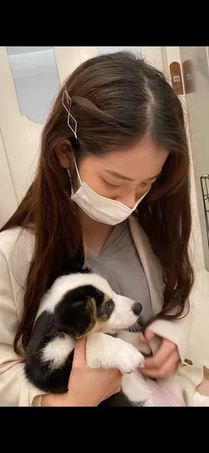 王彩桦晒大女儿清新甜美美照图片_5