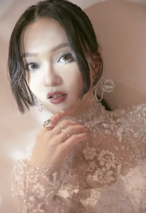 张韶涵轻纱白裙写真图片_7