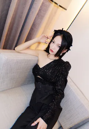 张韶涵亮片衫美艳写真图片_2