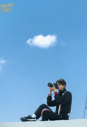 官鸿休闲帅气写真图片_2