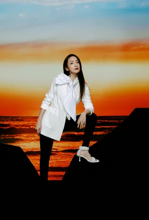林依晨黑长直魅力写真大片_3