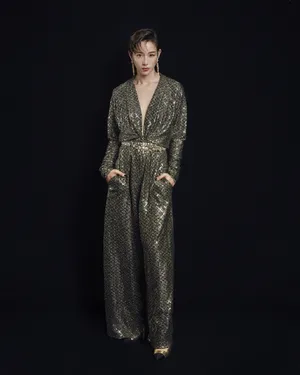 张钧甯连体衣短发酷美写真图片