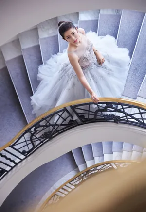 任容萱白裙优雅性感写真图片_3