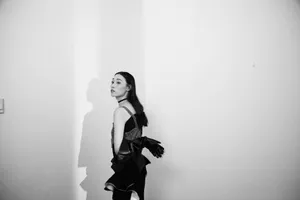 张馨比黑白质感写真图片_4