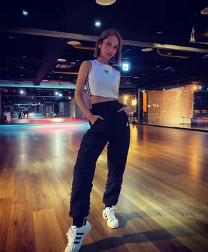 杨丞琳健身小露蛮腰性感完美身材美照图片_5