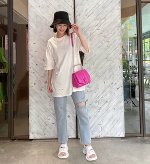 杨丞琳白T牛仔裤休闲舒适少女感美照图片_2