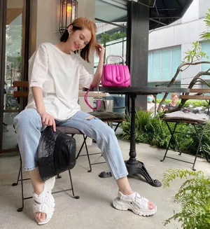 杨丞琳白T牛仔裤休闲舒适少女感美照图片_5