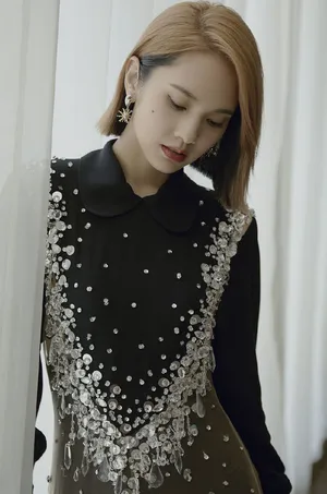 杨丞琳短发造型时尚写真图片_2