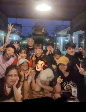 陈乔恩北戴河秋游红色V领连衣裙性感撩人美图图片_4