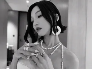 张韶涵抹胸白裙性感写真图片_1