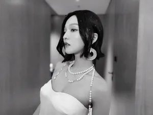 张韶涵抹胸白裙性感写真图片_2