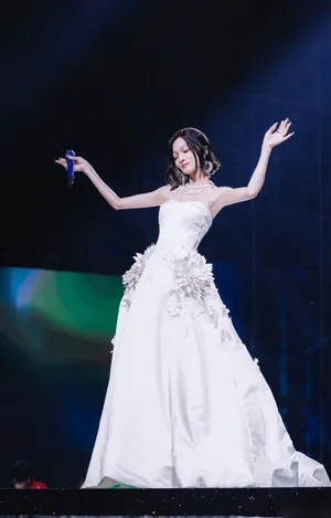 张韶涵抹胸白裙性感写真图片_5