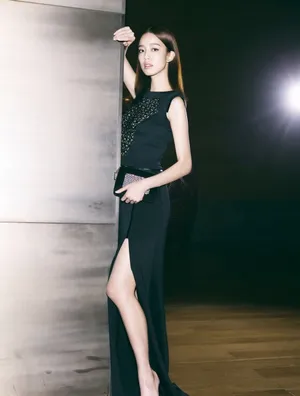 陈庭妮黑色礼服长裙性感活动照图片_3