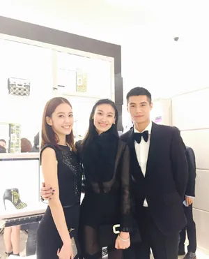 陈庭妮黑色礼服长裙性感活动照图片_4