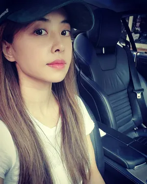 蔡依林反戴鸭舌帽俏皮可爱皮肤白嫩自拍图片_2