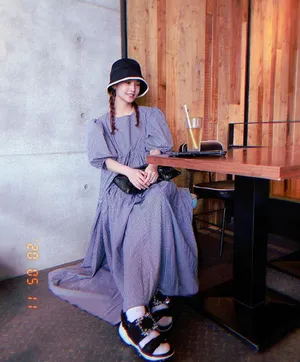 杨丞琳格纹裙私服照图片_2