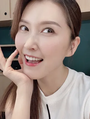 徐洁儿萌气搞怪自拍照图片_3