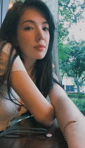 许玮甯清新俏皮自拍图片_1