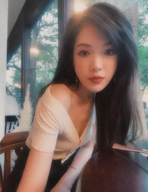 许玮甯清新俏皮自拍图片_3