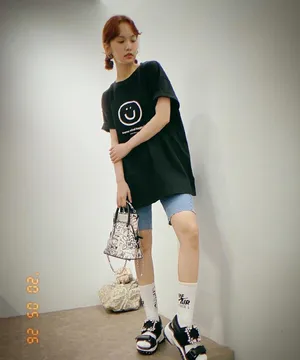 杨丞琳白棉袜潮范时尚写真_3