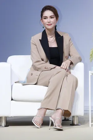 昆凌露腰装干练性感活动图片_3