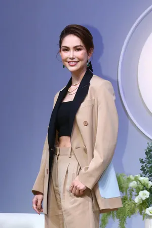 昆凌露腰装干练性感活动图片_7