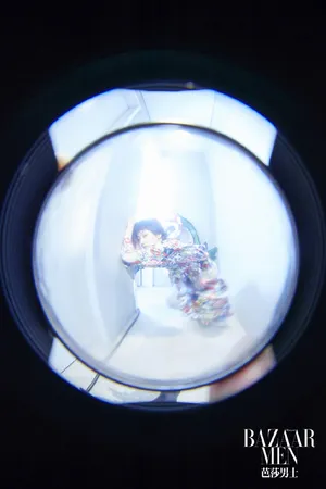 郭采洁朦胧光影封面写真图片第1张