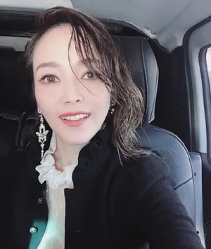 侯佩岑优雅气质图片_3