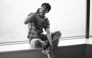 刘以豪印花衬衫帅气写真图片_3