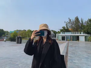 张馨比休闲随性生活照图片第1张