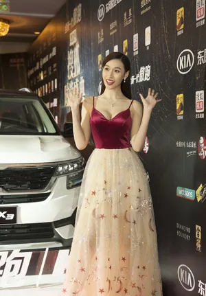 张馨比性感活动照图片_4