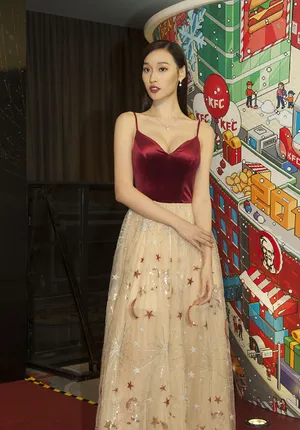 张馨比性感活动照图片_6