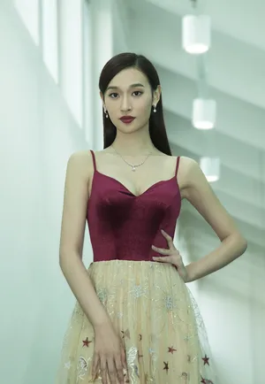 张馨比性感活动照图片_7