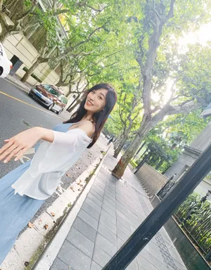 张馨比午后街道清爽街拍图片_5