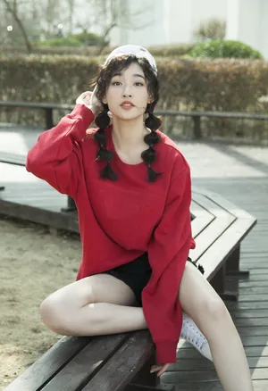 张馨比俏皮双马尾性感写真第1张