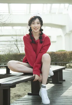 张馨比俏皮双马尾性感写真_3